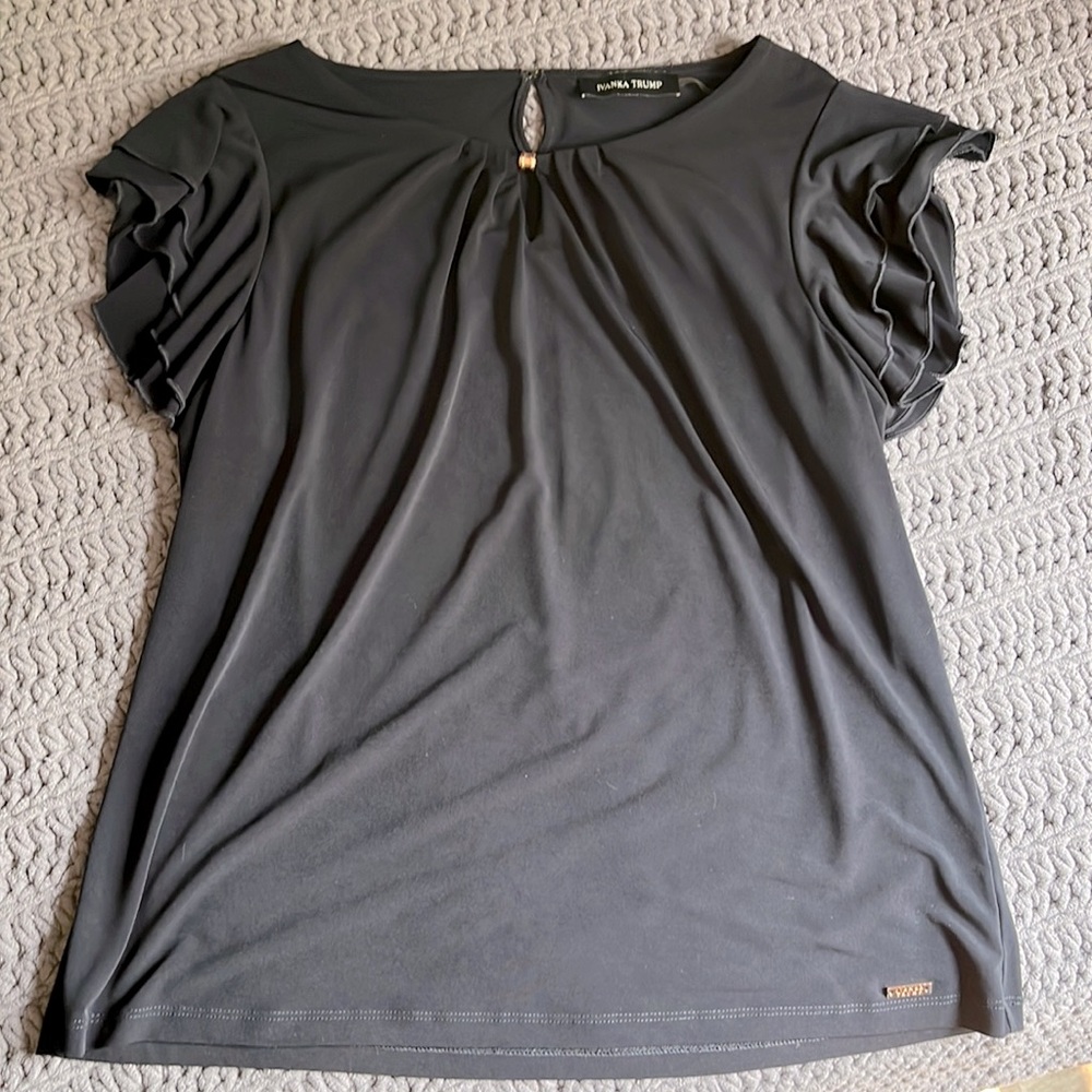 Super cute business  casual blouse 👚